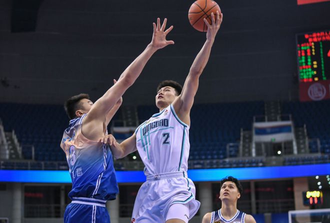 退 皮特森25+10王睿泽段昂君均20分尊龙AG网站俱乐部杯：新疆力克青岛赵睿伤(图4)