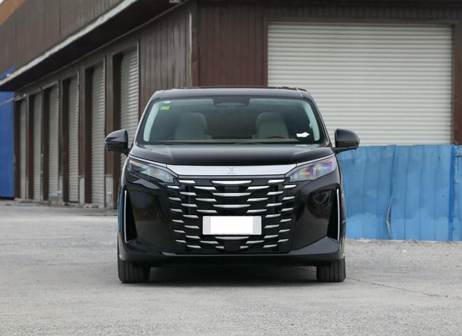 足25万起竞争GL8配备航空座椅+15T插混凯时尊龙人生就是博比亚迪首款MPV车型！不(图5)