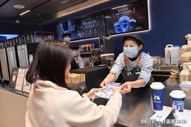 店覆盖商圈精选全球咖啡豆赢口碑凯时尊龙最新网站瑞幸咖啡香港五(图4)